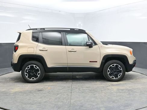 Used 2016 Jeep Renegade Trailhawk image 8