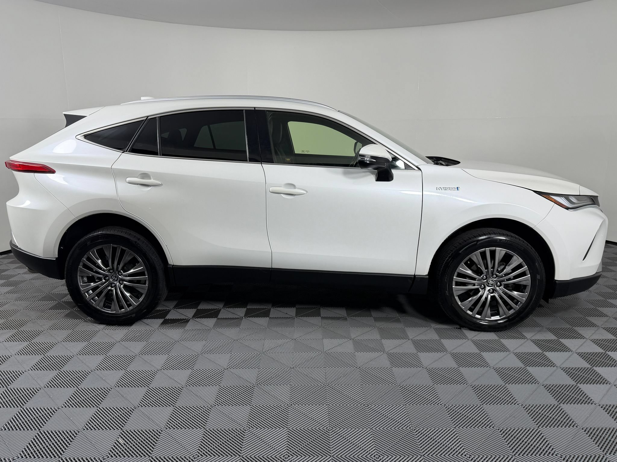 Used 2021 Toyota Venza XLE AWD/4WD image 19