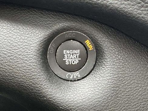 Used 2021 Jeep Cherokee Limited image 33