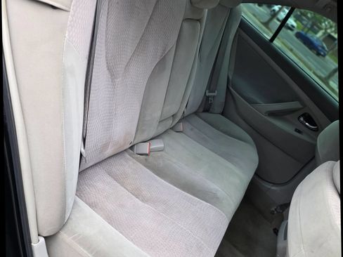 Used 2010 Toyota Camry LE FWD image 17