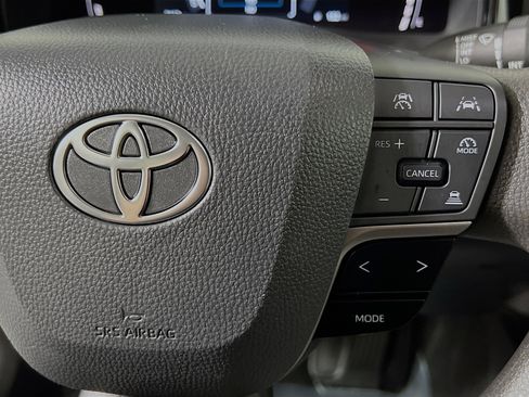 Used 2025 Toyota Camry LE w/ Convenience Package image 20