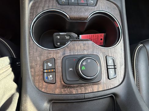 Used 2023 GMC Acadia Denali w/ Denali Technology Package image 40