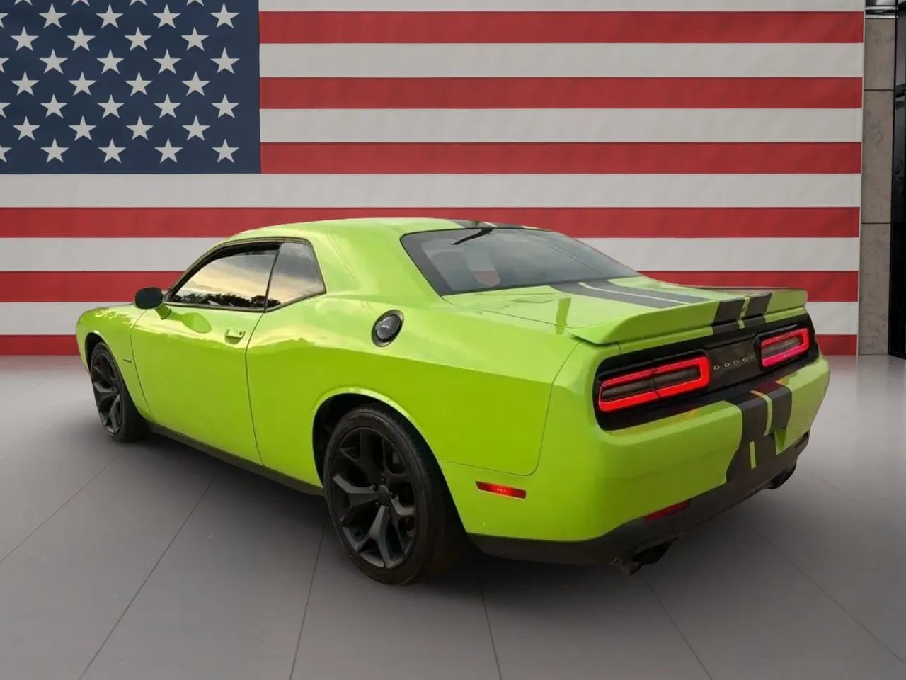 Used 2015 Dodge Challenger R/T Plus RWD image 9