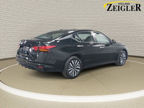 Certified 2025 Nissan Altima 2.5 SV image 5