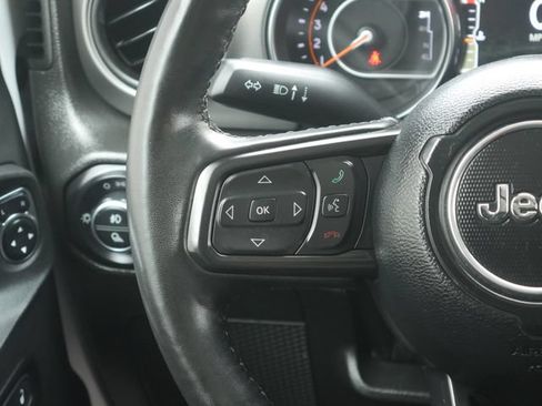 Used 2023 Jeep Gladiator Sport AWD/4WD image 18
