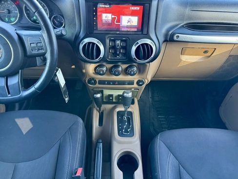 Used 2014 Jeep Wrangler Unlimited Sahara image 24