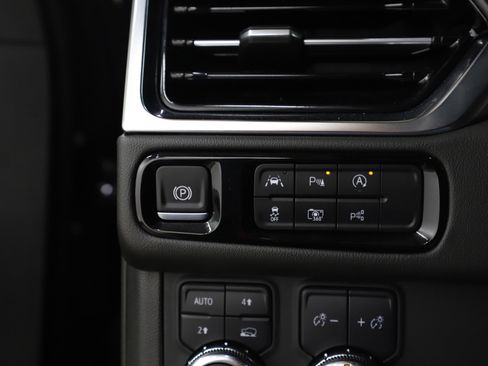 Used 2025 GMC Yukon Denali image 32