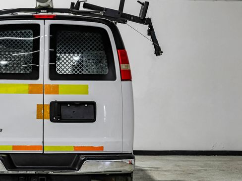 Used 2014 Chevrolet Express 2500 RWD image 37