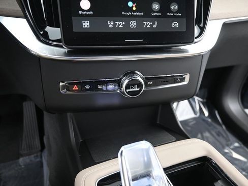 New 2026 Volvo XC90 B6 Plus w/ Protection Package Premier image 24