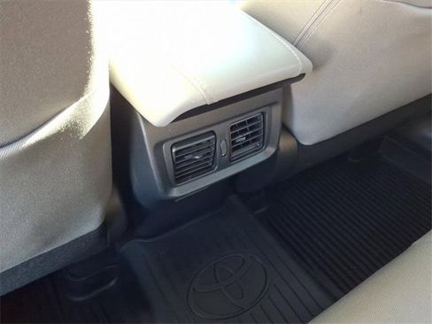 Used 2023 Toyota Venza LE image 8