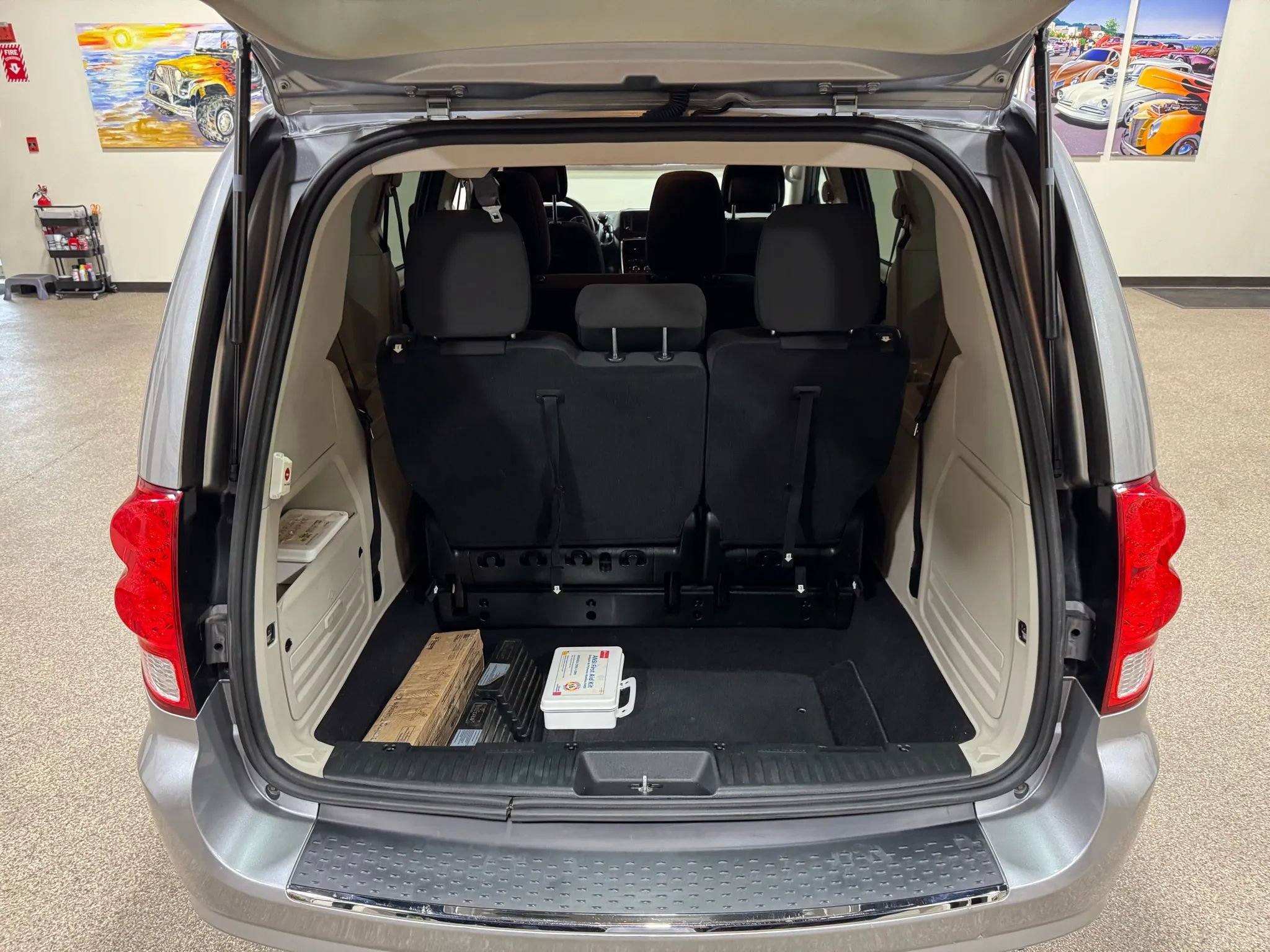 Used 2018 Dodge Grand Caravan SE FWD image 26