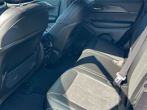 New 2025 Jeep Grand Cherokee Altitude image 12