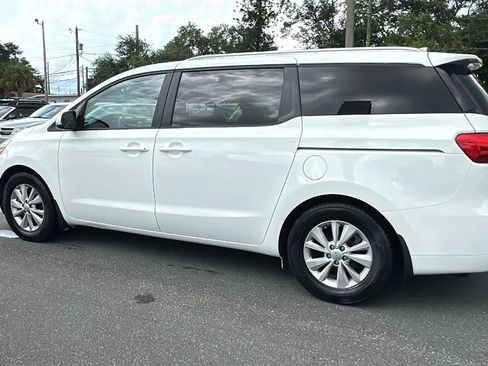 Used 2016 Kia Sedona LX w/ LX Convenience Package FWD image 11