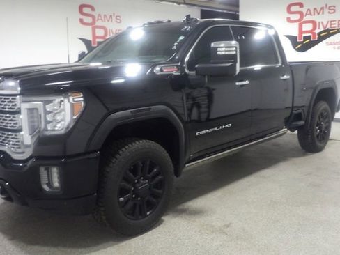 Used 2022 GMC Sierra 2500 Denali w/ Denali Black Diamond Edition AWD/4WD image 1