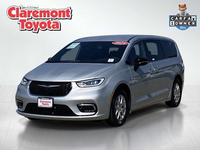 Used 2024 Chrysler Pacifica Touring