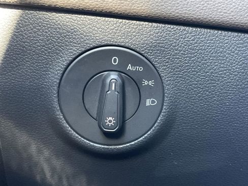 Used 2023 Volkswagen Taos SEL image 28