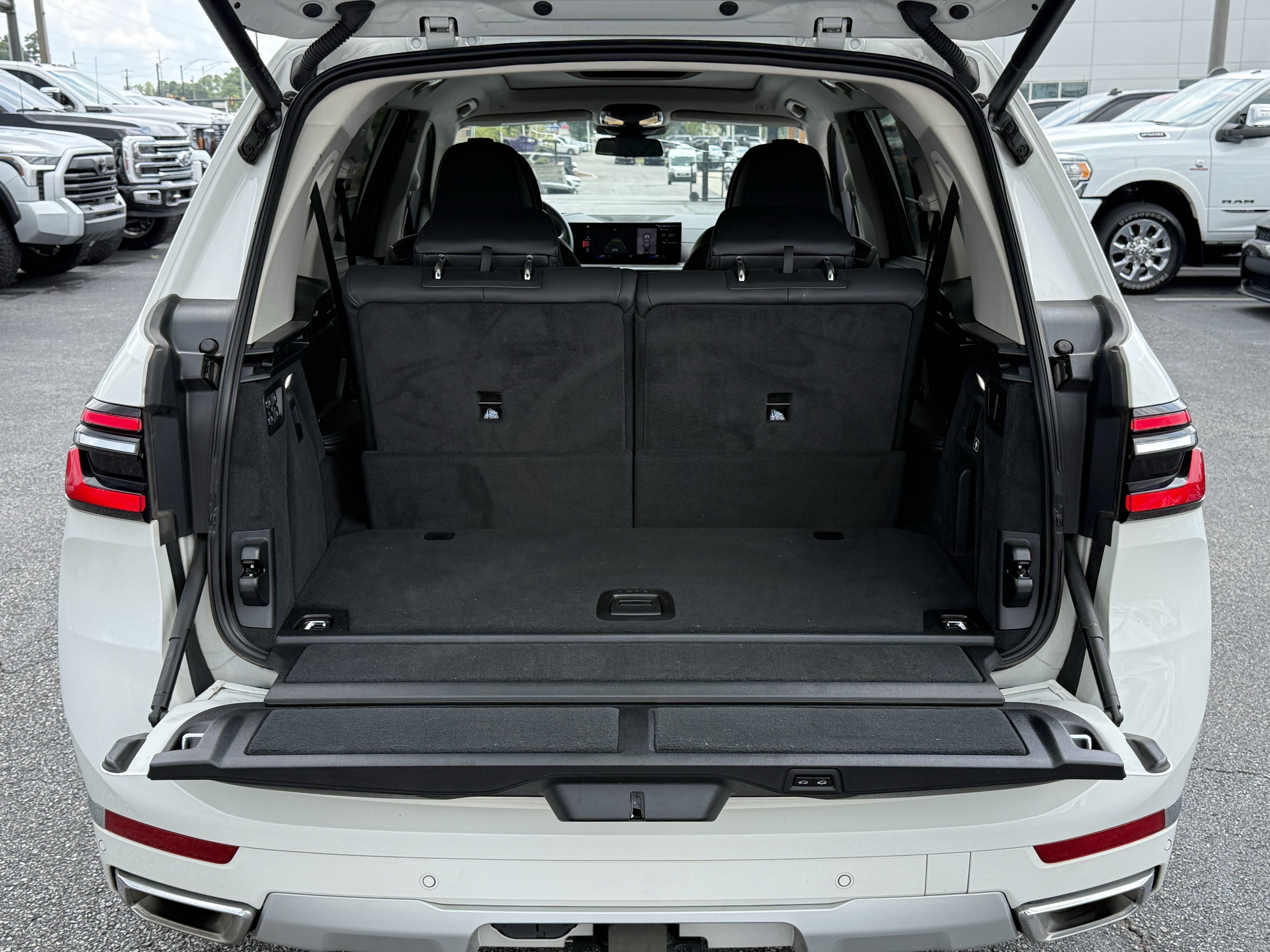 Used 2023 BMW X7 xDrive40i w/ Premium Package AWD/4WD image 37