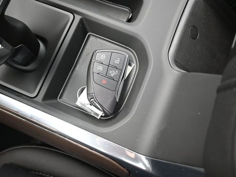 New 2026 GMC Sierra 1500 SLT w/ SLT Convenience Package image 17