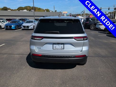 Used 2023 Jeep Grand Cherokee Altitude image 5