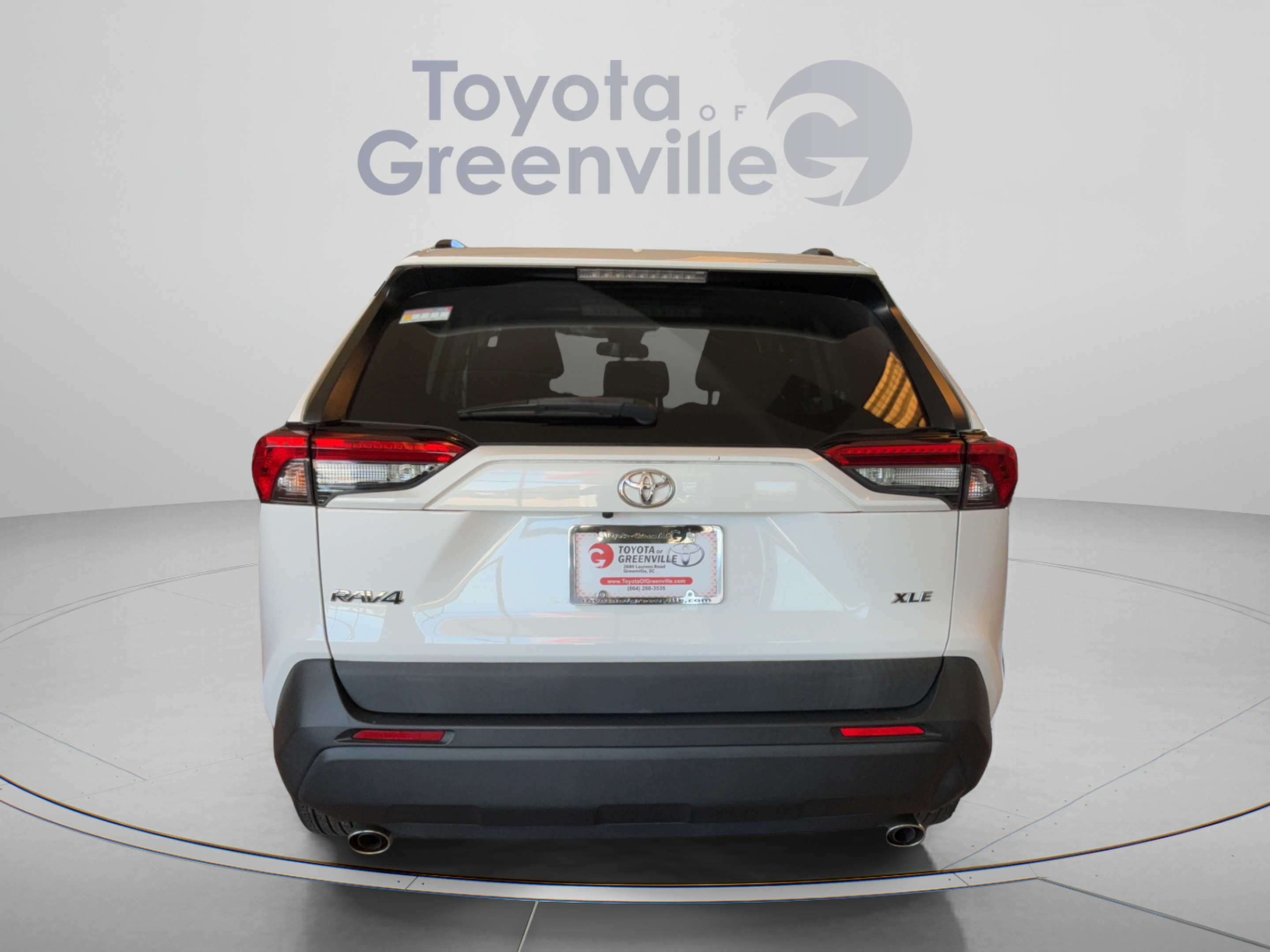 Used 2021 Toyota RAV4 XLE w/ Convenience Package FWD image 5