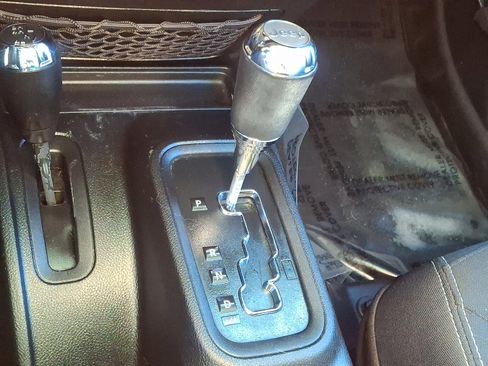 Used 2017 Jeep Wrangler Unlimited Sahara w/ Connectivity Group image 14