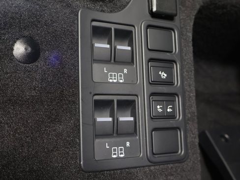 Used 2023 Land Rover Discovery S R-Dynamic image 67