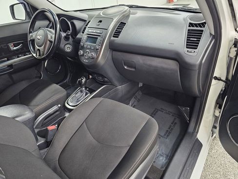 Used 2013 Kia Soul + FWD image 12