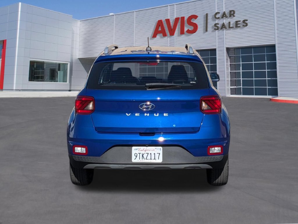 Used 2025 Hyundai Venue SEL FWD image 7
