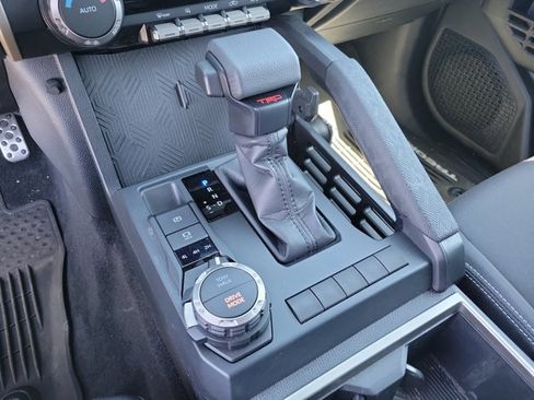 Used 2025 Toyota Tacoma TRD Sport image 11