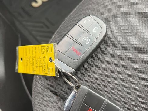 Used 2017 Jeep Renegade Altitude image 18