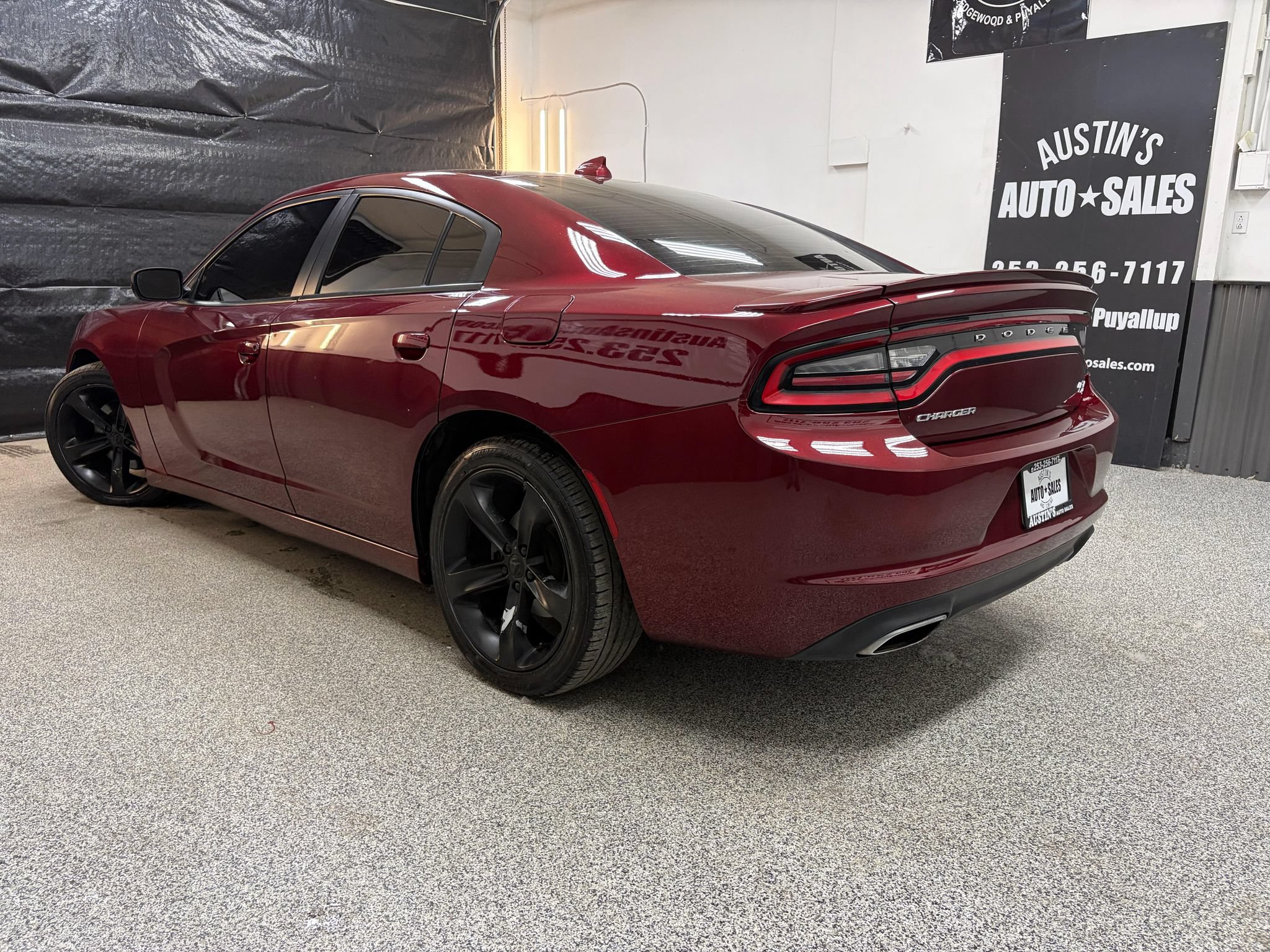Used 2017 Dodge Charger R/T RWD image 8