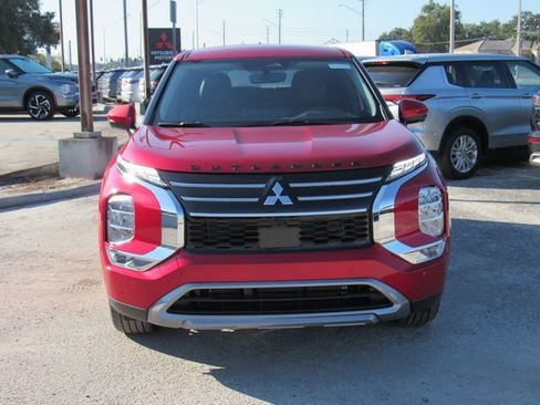 New 2025 Mitsubishi Outlander SE image 6