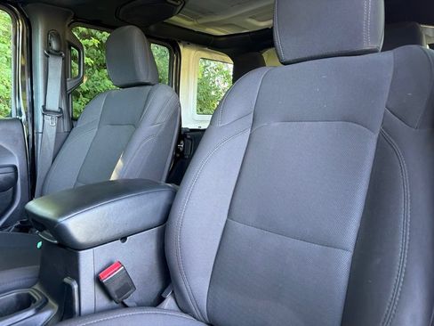 Used 2023 Jeep Wrangler Unlimited Sport AWD/4WD image 4