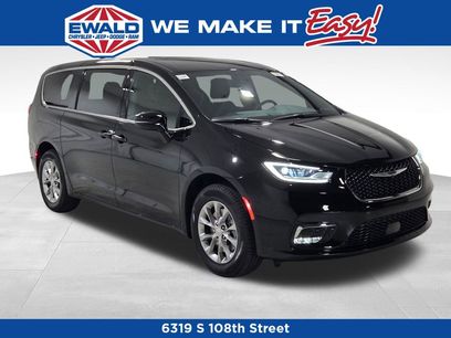 New 2026 Chrysler Pacifica Select