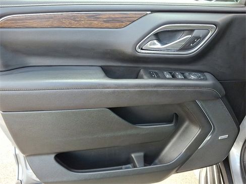 Used 2024 Chevrolet Suburban Premier image 10