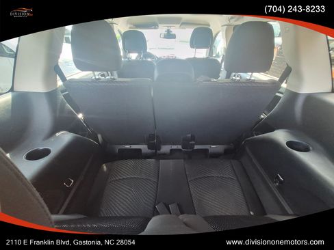 Used 2018 Dodge Journey SE w/ Blacktop Package FWD image 9