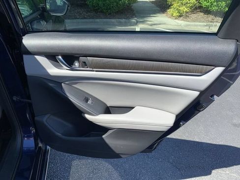 Used 2018 Honda Accord EX-L image 11