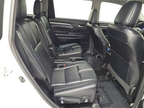 Used 2017 Toyota Highlander SE AWD/4WD image 38