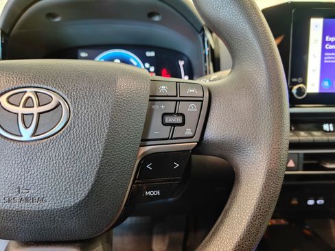 Used 2025 Toyota Camry LE image 10