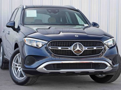 Used 2023 Mercedes-Benz GLC 300 4MATIC w/ Driver Assistance Package image 4