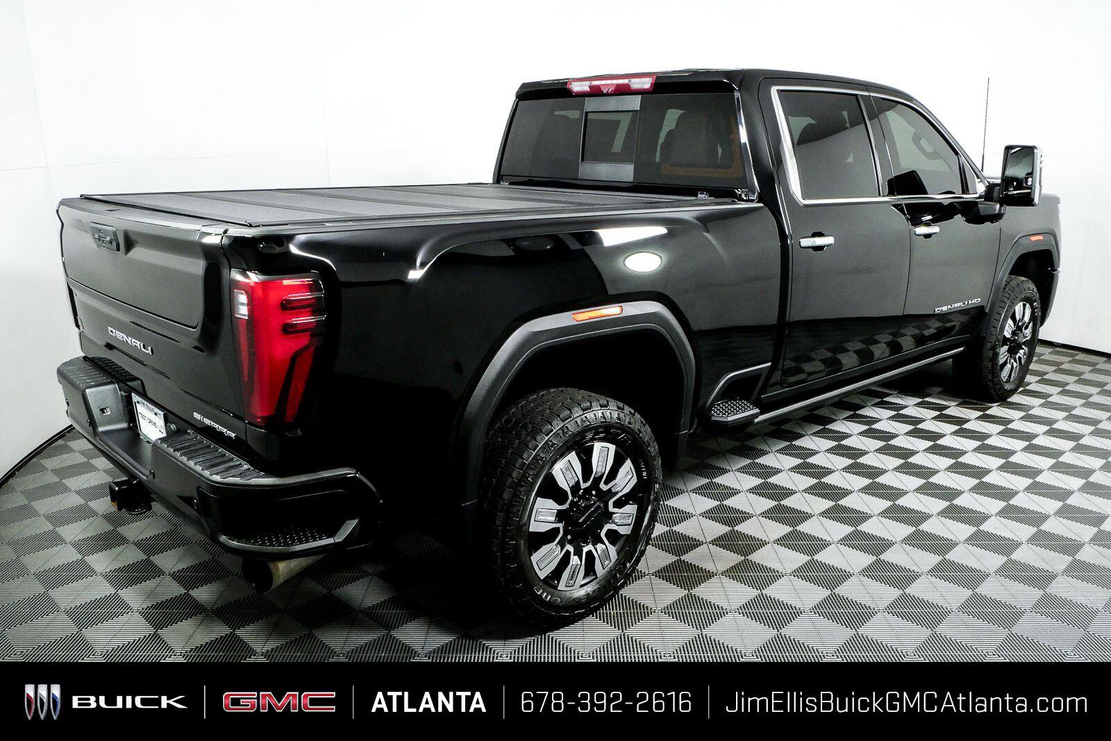 Used 2024 GMC Sierra 2500 Denali w/ Denali Reserve Package AWD/4WD image 3