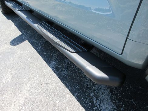 Used 2025 Toyota Tundra Limited AWD/4WD image 17