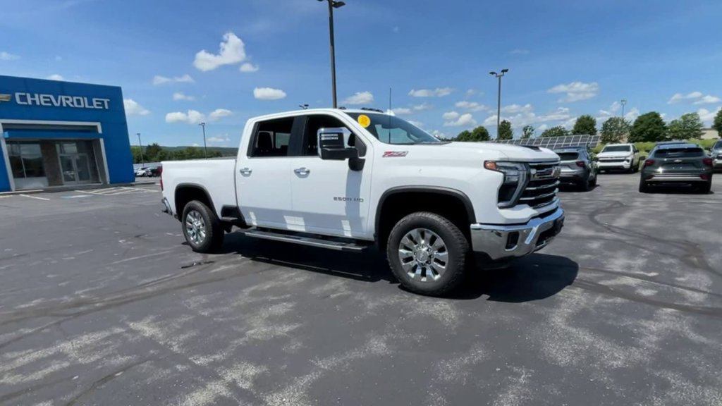 Used 2024 Chevrolet Silverado 2500 LTZ w/ LTZ Plus Package AWD/4WD image 2