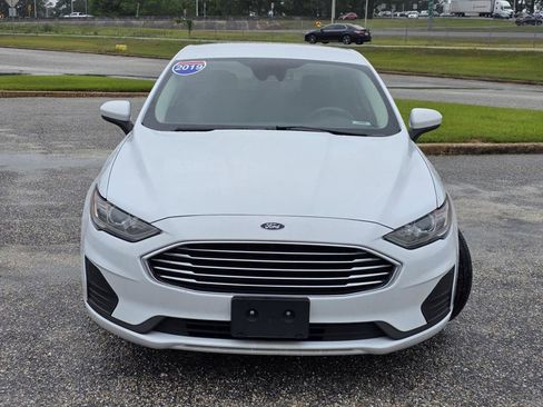 Used 2019 Ford Fusion SE FWD image 3