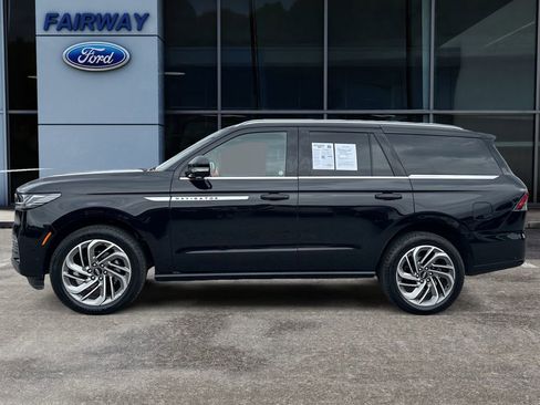 Used 2025 Lincoln Navigator Reserve AWD/4WD image 7