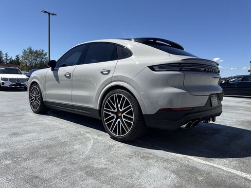 Used 2024 Porsche Cayenne S AWD/4WD image 11