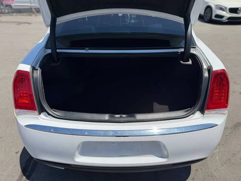 Used 2019 Chrysler 300 Limited RWD image 30