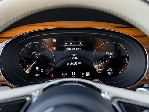 Used 2023 Bentley Bentayga Extended Wheelbase image 20