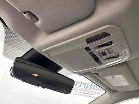 Used 2020 Toyota Highlander XLE image 22