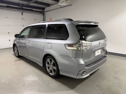 Used 2013 Toyota Sienna SE FWD image 5